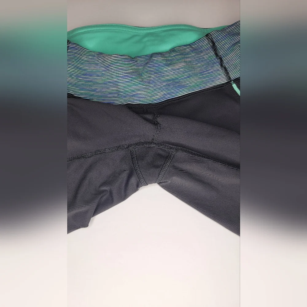 Lululemon Run Excel Capri 3/4 Green Stripes Leggings 4 - Picture 8 of 8